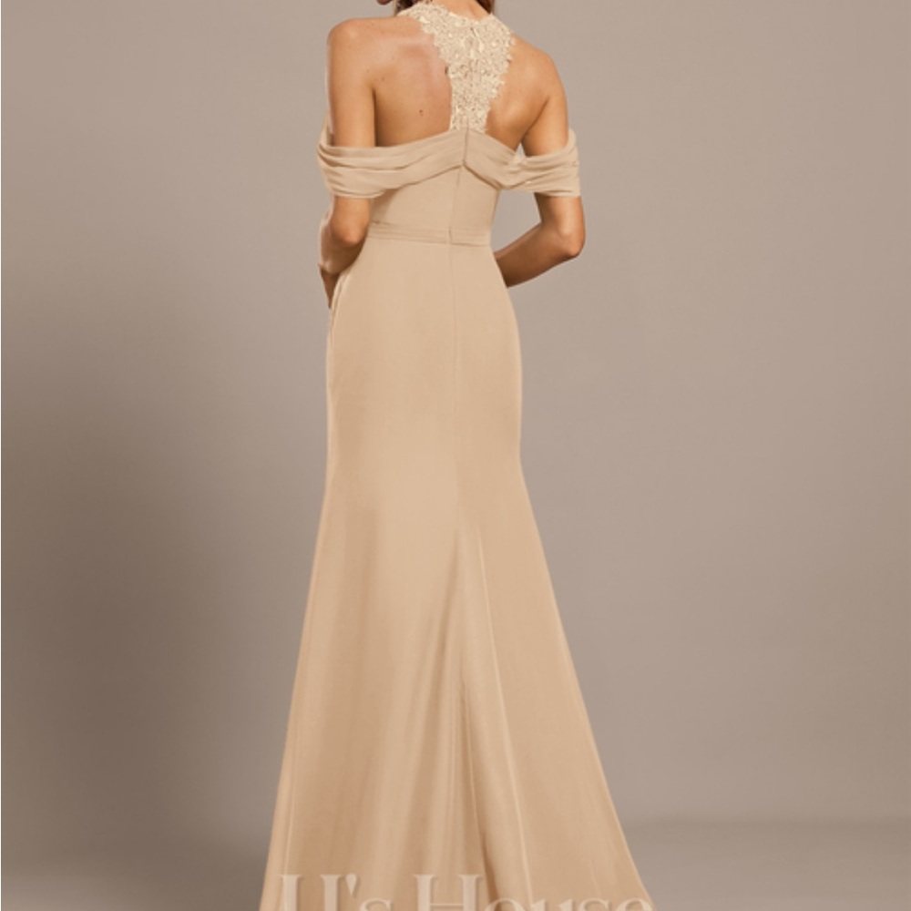 Chic Cream Lace Gown